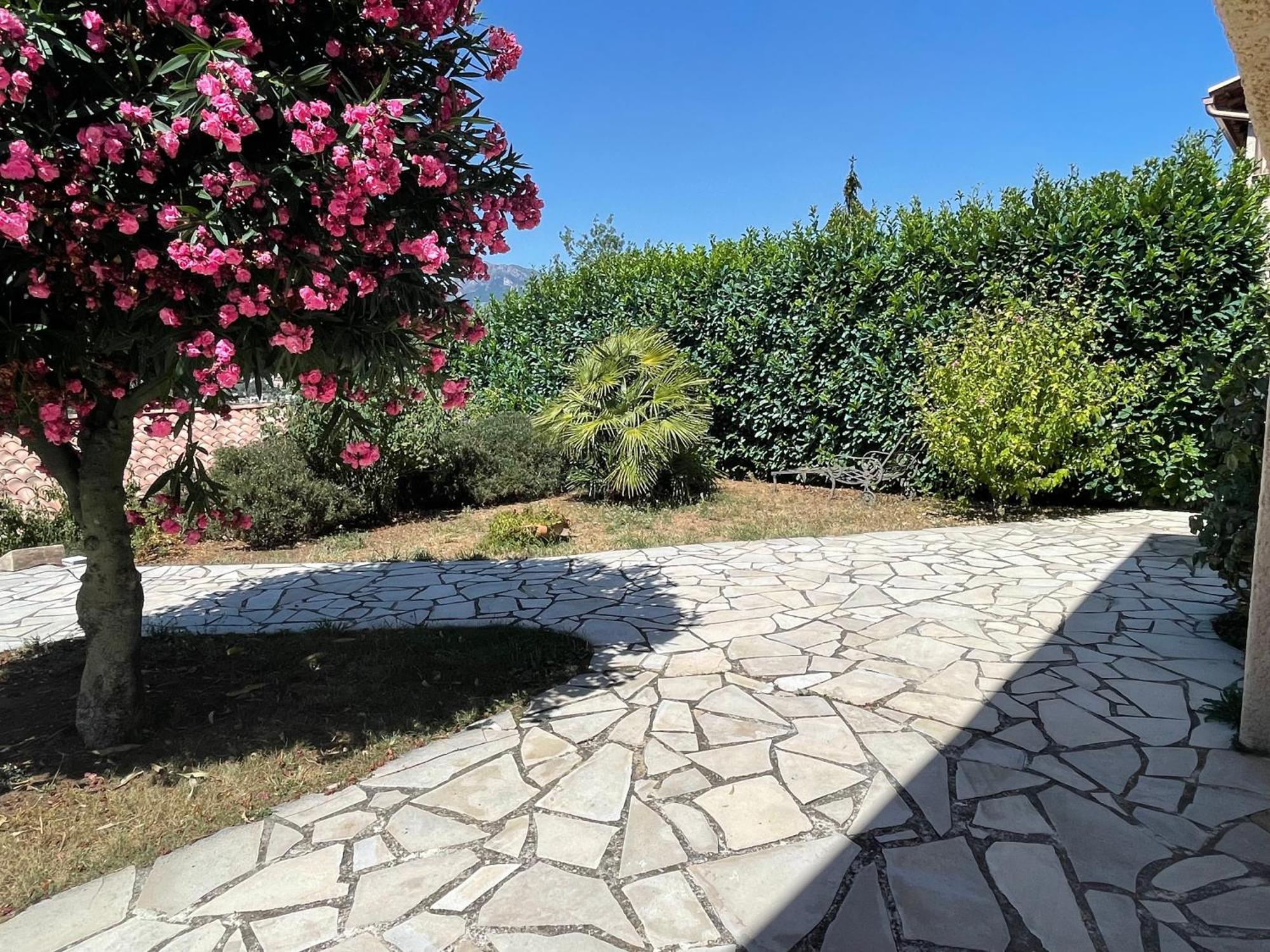 Rez De Jardin, Entre Mer Et Montagne Levens Exteriér fotografie